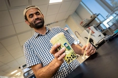Researchers turn disposable cups into vitamin C health trackers