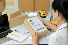 German DHL facility switches to silicone-free labels from Herma and cab