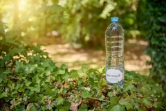 Image Amcor designs recyclable water bottle cap for consumers with limited hand function